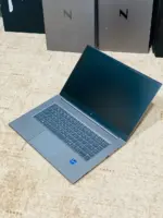 نمای روبهرو HP ZBook Studio G8 با نمایشگر ۱۵.۶ اینچ Full HD