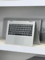 HP ProBook x360 435 G8 در حالت چادری با لولای ۳۶۰ درجه